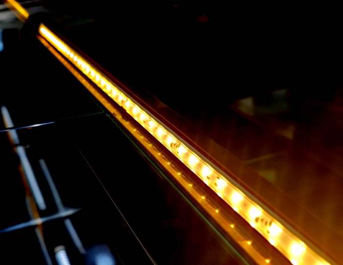 Controllable light strip