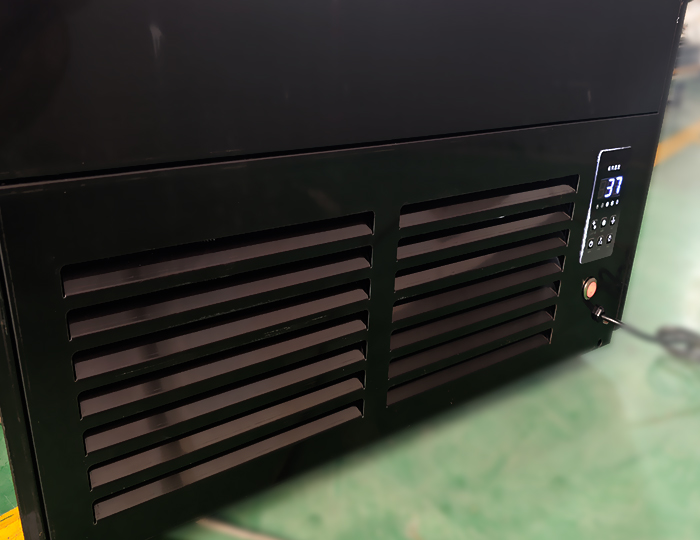 2 sets of cooling holes