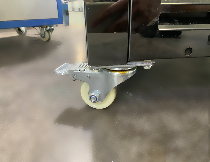Stationable roller